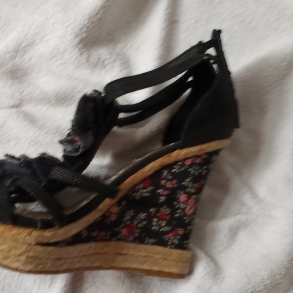 Sandals - Picture 3 of 6